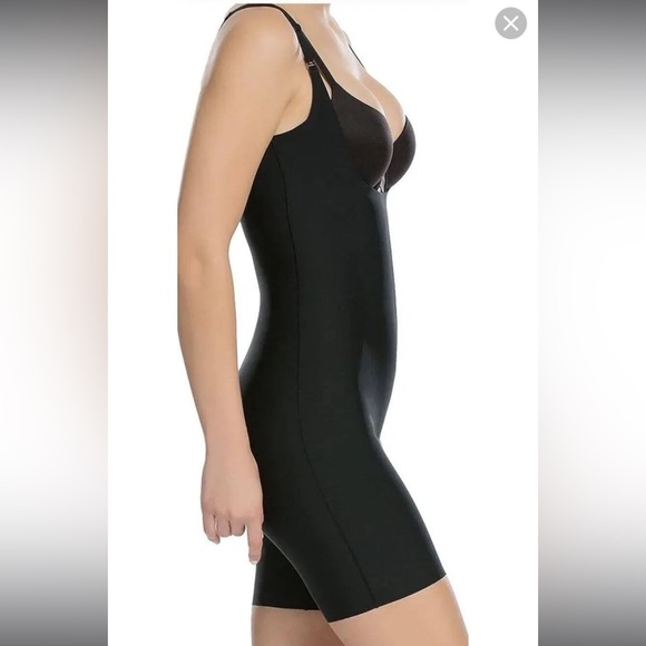 SPANX Other - Spanx Slimplicity Bodysuit Firm Control Open Bust Mid Thigh Shorts Size Large